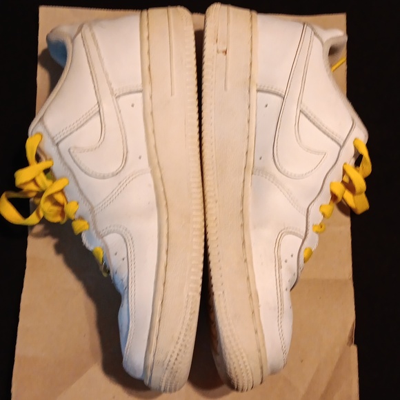 Youth Nike Air Force 1 in white - Picture 4 of 8